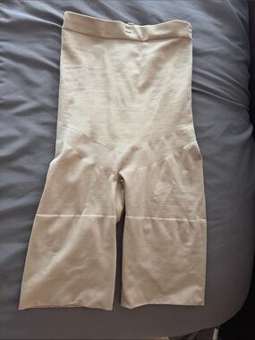 SPANX Beige High-Waist Shaping Capris